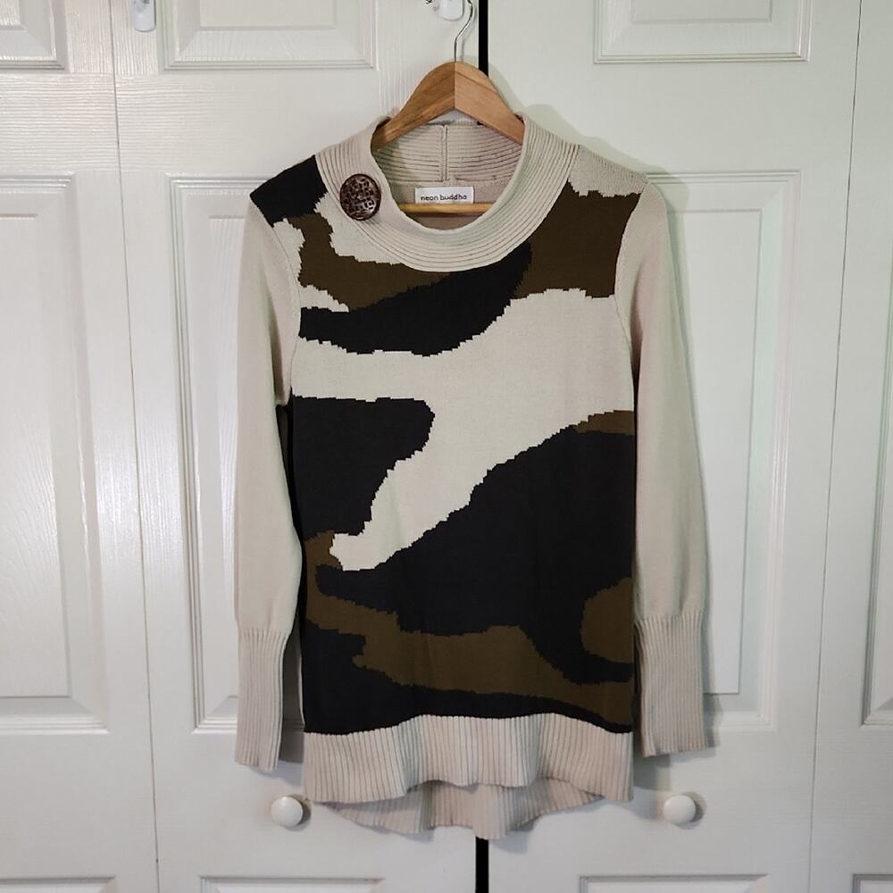 Neon Buddha Womens Camoflage Sweater Size SM Long Cuffs Decorative Button‎ Mock